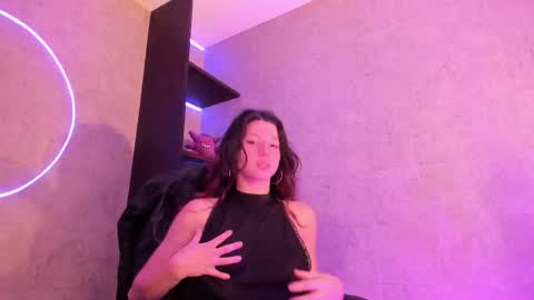 lolamustaine_ online show from October 17, 6:22 pm