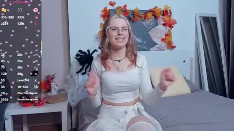 Lona online show from October 14, 7:05 pm