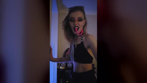 Sidney Prescott online show from December 19, 6:44 pm