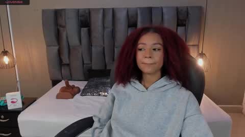 Lorena Vieira  online show from February 9, 8:02 pm