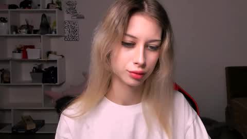 Lori online show from November 16, 2:17 pm