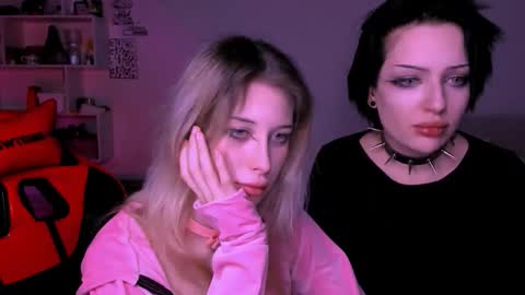 Lori online show from November 4, 9:20 pm