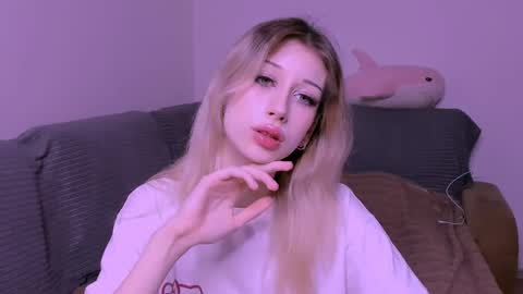 Lori online show from December 4, 3:57 pm