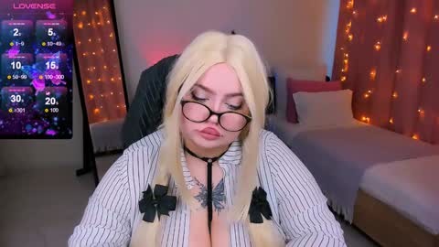 Snapshot of love_insidee chatting on January 16, 8:11 am Sailor online show from January 16, 8:11 am