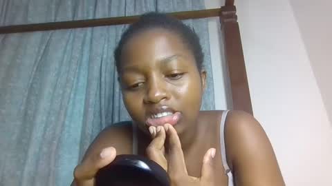 lovelbrownie online show from October 31, 9:46 am