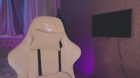 Laura online show from January 20, 1:11 pm