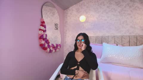 lovely_julls online show from February 18, 2:16 pm