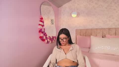 lovely_julls online show from February 12, 6:09 pm