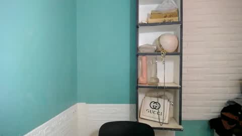 Thea  online show from February 12, 9:33 am