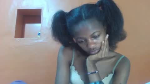 Snapshot of lovely_yvonne chatting on October 21, 7:40 pm Lovely yvonne online show from October 21, 7:40 pm
