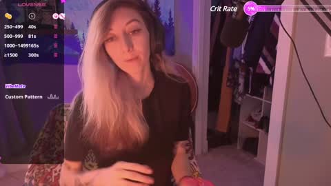 lovelylittlelucyy online show from January 3, 7:07 pm