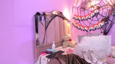 L O V E  online show from October 22, 11:59 am