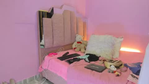 L O V E  online show from September 11, 11:54 am