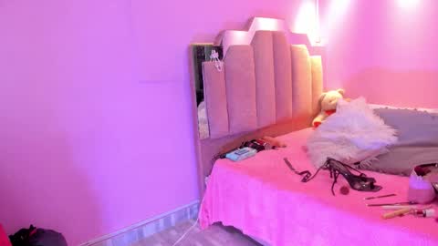 L O V E  online show from January 17, 12:23 pm