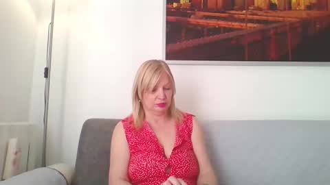 Marlyn online show from October 28, 1:28 pm