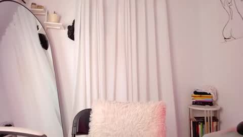 Lucia online show from February 14, 4:15 am