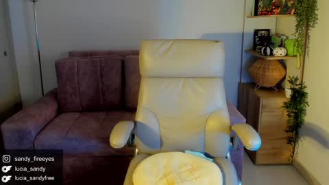 Lu   Intagramsandy fireeyes online show from October 2, 11:10 pm