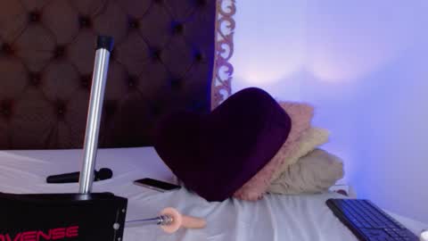 Lucia online show from October 15, 2:30 pm