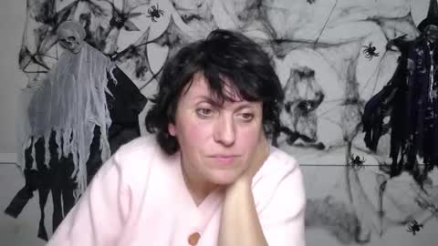 Snapshot of luciami chatting on October 22, 6:35 pm LuciaMi online show from October 22, 6:35 pm
