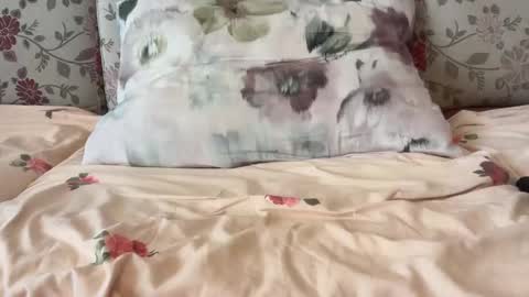 Mysterious Girl online show from September 16, 8:11 am