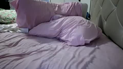 Snapshot of luckycleo chatting on October 19, 2:13 am Cleo online show from October 19, 2:13 am