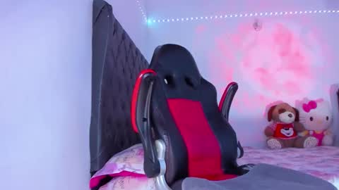 lucy online show from March 3, 1:22 am