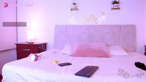 Luciana online show from January 6, 2:04 am