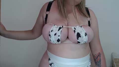 Lucy online show from October 29, 9:39 pm