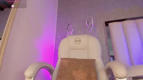 Lucy online show from November 27, 5:32 am