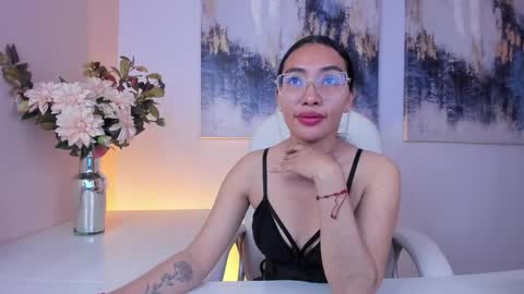 Lucy Liiu online show from March 12, 9:50 pm