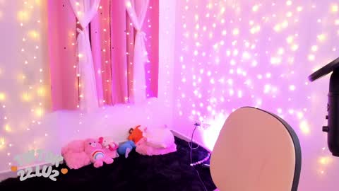 Snapshot of lucyy_peach chatting on December 31, 4:38 am LUCYY FROM HOME  online show from December 31, 4:38 am
