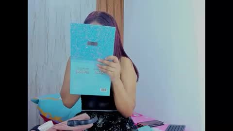 Snapshot of luisabecker_ chatting on October 19, 2:19 pm luisa online show from October 19, 2:19 pm
