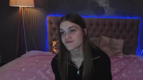 LuisaClover online show from November 10, 1:39 pm