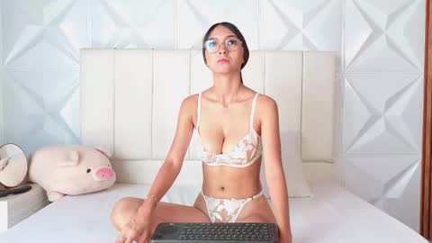 LUNA GRACE online show from November 13, 8:30 pm