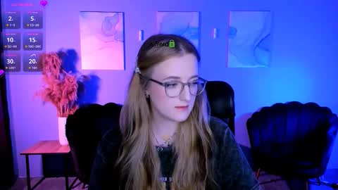 luna_berryy online show from March 6, 7:53 pm