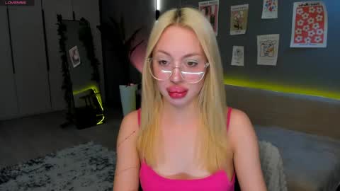 luna_beverly online show from March 1, 8:08 pm