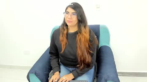 luna  online show from March 7, 2:01 pm