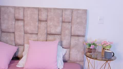   online show from November 25, 8:20 pm