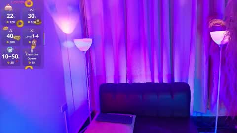 luna vex online show from December 3, 3:20 am