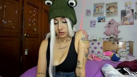 lunacristal_moon online show from October 12, 8:28 am