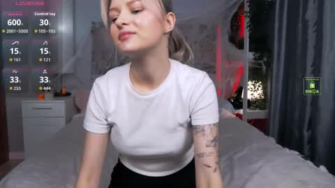 Snapshot of lunaluxyx chatting on October 20, 1:47 pm Luna online show from October 20, 1:47 pm