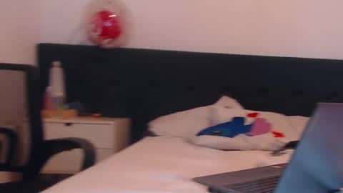 Julieth  online show from December 4, 2:53 am