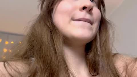 lunoria online show from December 19, 11:30 pm