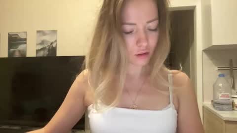 lusiluv online show from September 12, 9:00 pm