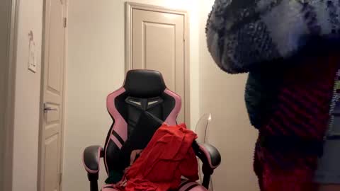 LOLA online show from December 13, 4:11 am