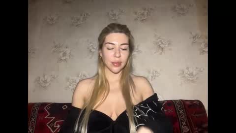 LuxSonyaStar online show from December 19, 1:58 pm