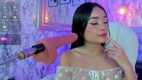 Snapshot of lyen_rae chatting on December 13, 8:14 pm Lyen Rae  online show from December 13, 8:14 pm