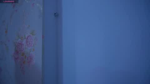 Lyhana Lee online show from November 3, 6:01 pm