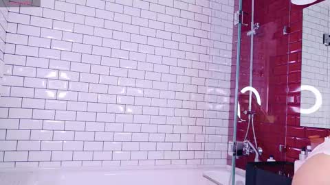 Lyly   online show from February 21, 1:23 pm