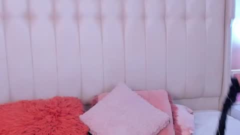 Lyn online show from November 28, 11:46 am